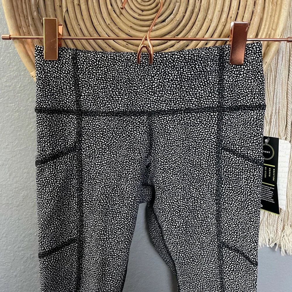 LULULEMON NWT 2 XS Tight Stuff Leggings Pants Fitness Gym workout yoga Pilates - Picture 5 of 12